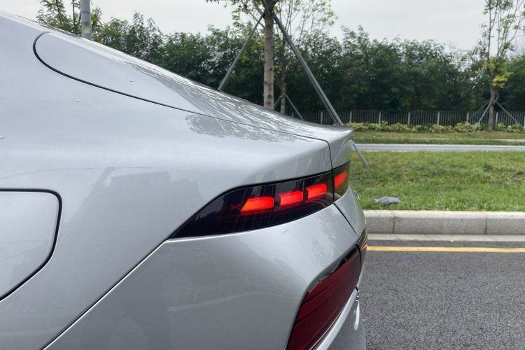 小鹏P7 2023款 P7i 702 Pro车身外观6007