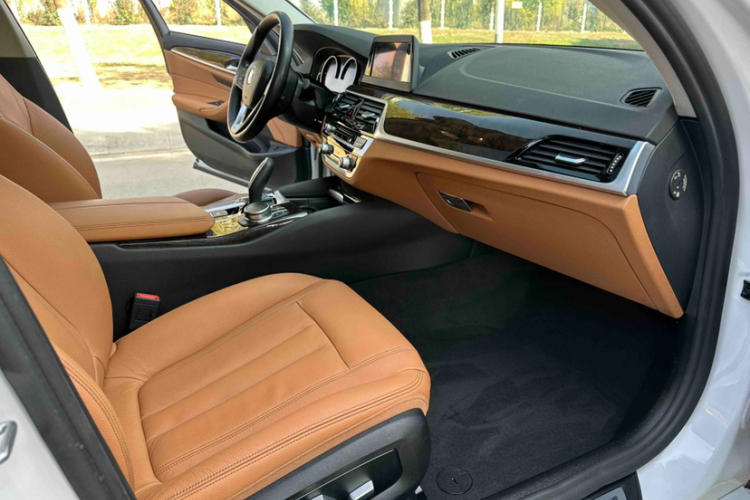 宝马5系 2018款 528Li 上市特别版中控内饰7006