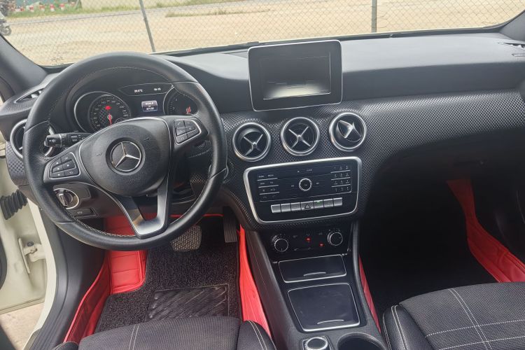 奔驰A级(进口) 2016款 A 200 时尚型车身外观6012