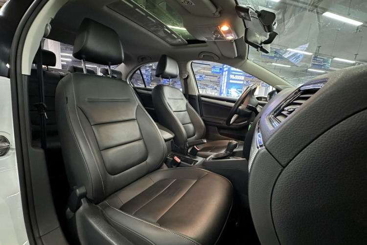 大众 速腾 2015款 1.6L 自动舒适型中控内饰7012