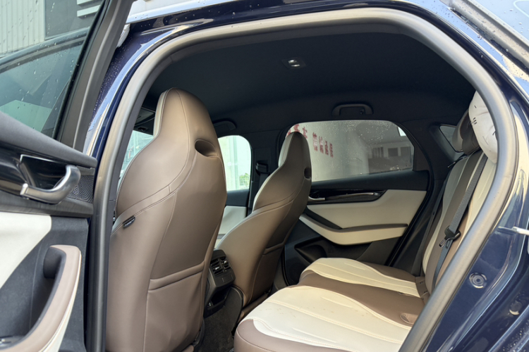 比亚迪 秦PLUS 2024款 荣耀版 DM-i 55KM领先型中控内饰7002