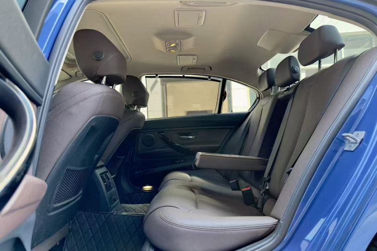 宝马3系 2018款 320Li 领先型M运动套装中控内饰7002