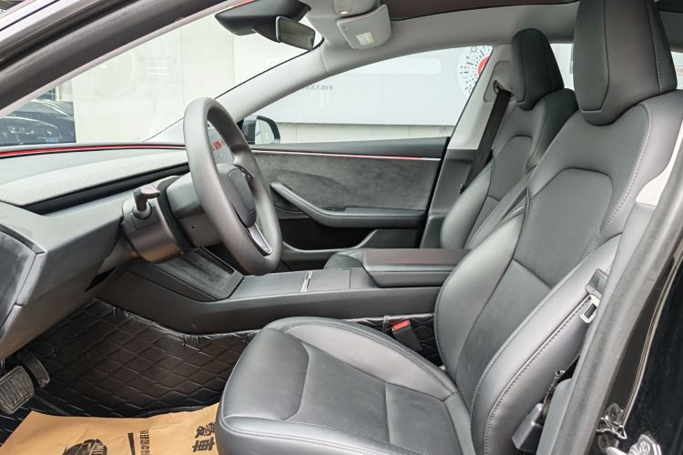 特斯拉 Model 3 2023款 长续航全轮驱动版中控内饰7006
