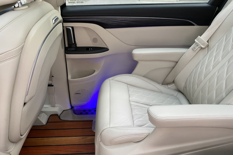 别克GL8 2020款 Avenir艾维亚 六座贤礼版中控内饰7008