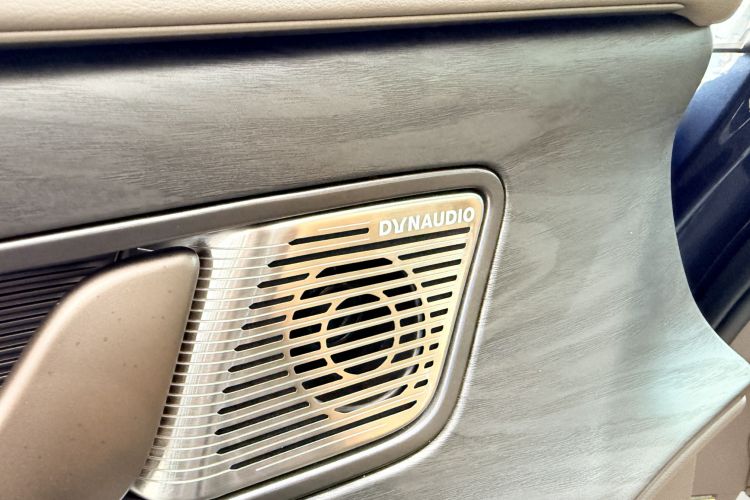 腾势D9 2022款 DM-i 1040 尊贵型中控内饰7012