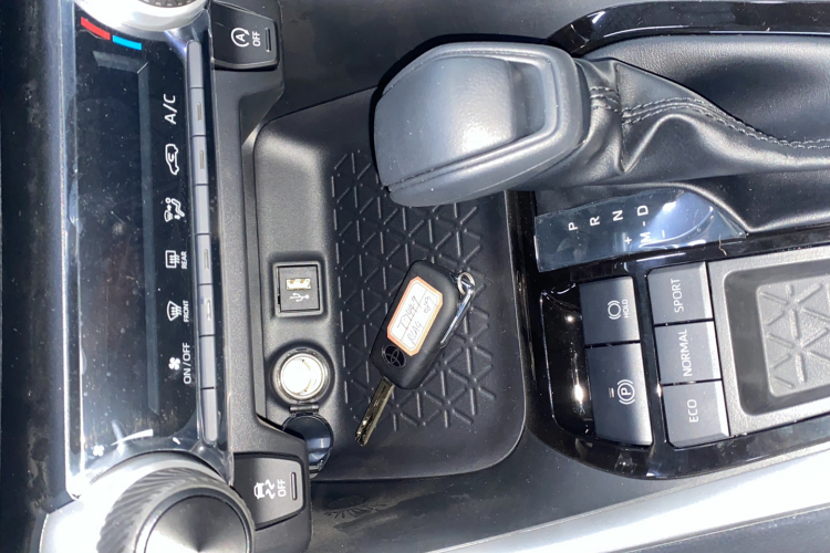 丰田 RAV4荣放 2024款 2.0L CVT两驱都市版中控内饰7003