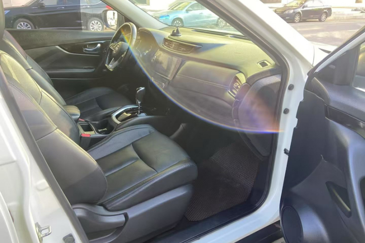 日产 奇骏 2021款 2.0L CVT 2WD XL ITS舒适纪念版中控内饰7004