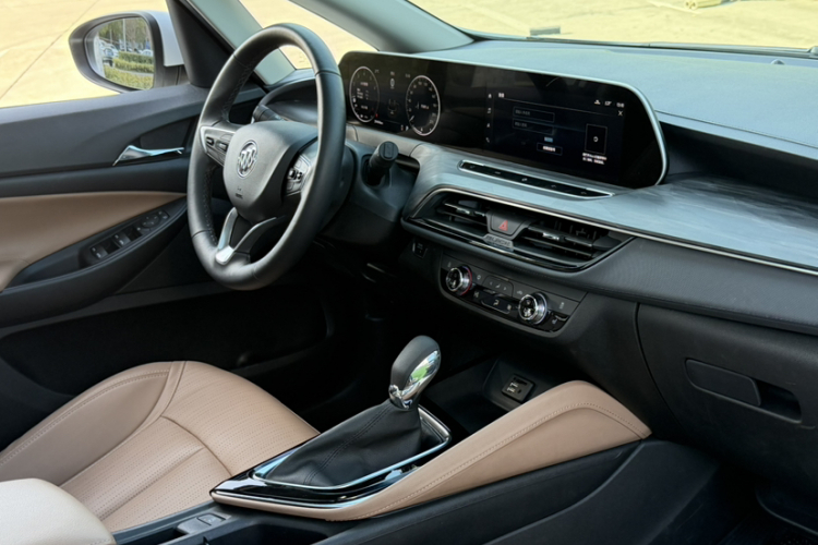 别克GL6 2021款 323T 轻混动互联豪华型中控内饰7004