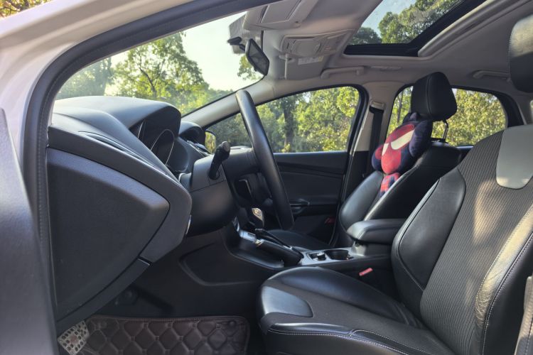 福特 福克斯 2012款 两厢 2.0L 自动豪华运动型局部细节19