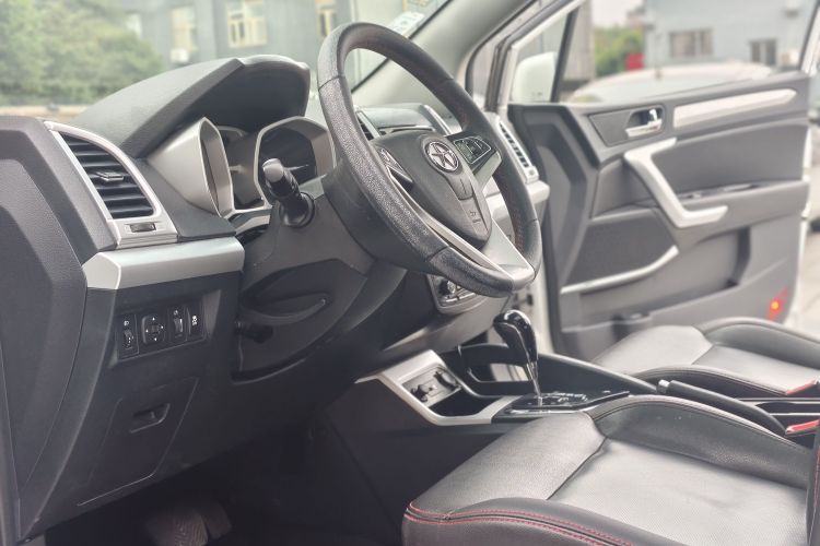 江汽集团 瑞风S3 2016款 1.5L CVT豪华智能型中控内饰7004