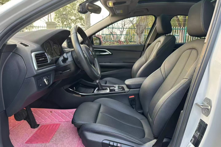 宝马1系 2019款 118i M运动套装中控内饰7002