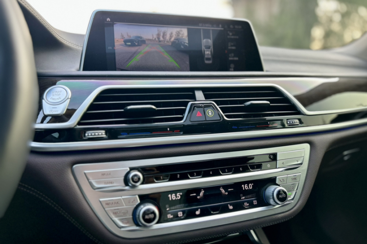 宝马7系 2021款 730Li 豪华套装中控内饰7011