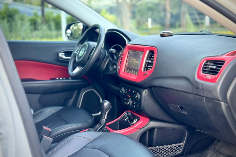 Jeep 指南者 2017款 200T 自动家享版中控内饰7004