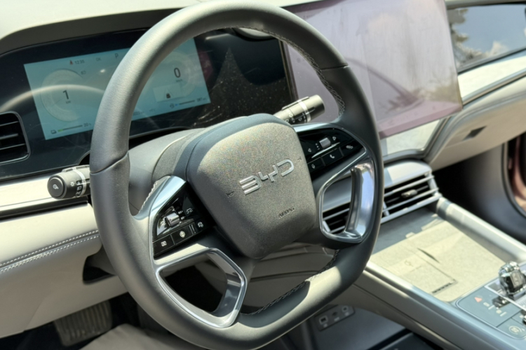 比亚迪 海豹 2024款 荣耀版 DM-i 1.5L 121km 豪华型局部细节14