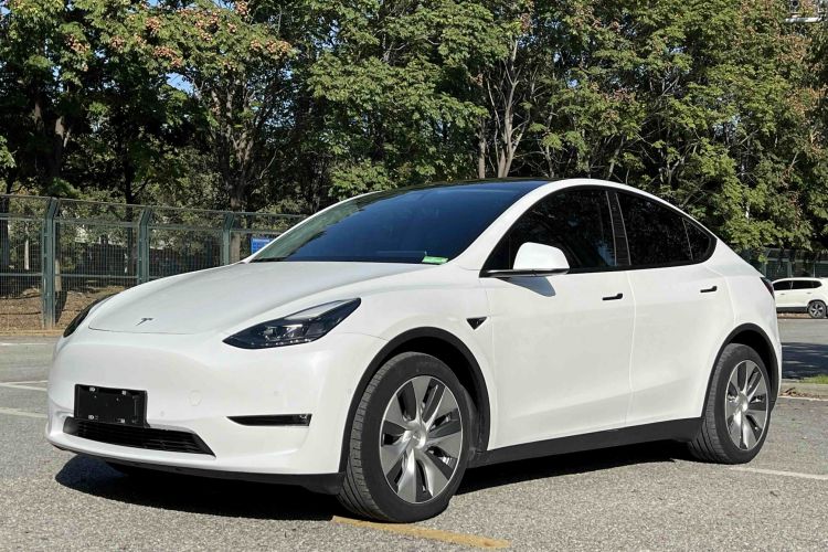 特斯拉 Model Y 2021款 长续航全轮驱动版 3D7车身外观1