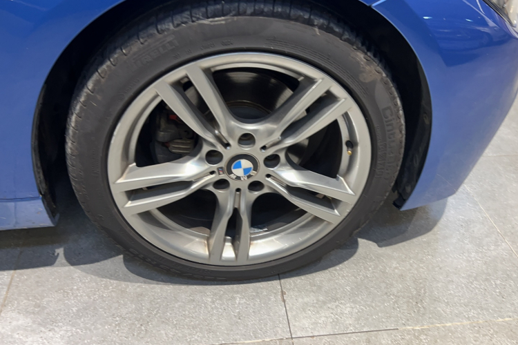 宝马3系 2018款 320Li M运动曜夜版局部细节9002