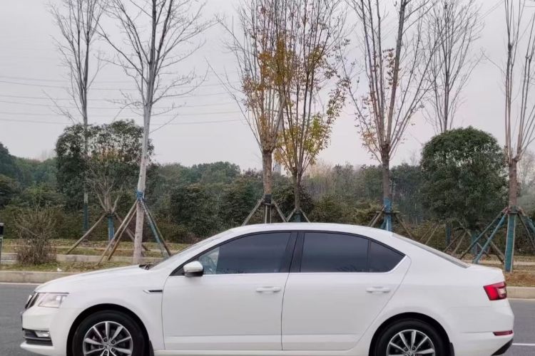 斯柯达 明锐 2019款 1.5L 自动舒适版车身外观6005