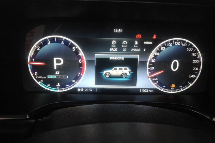 北京BJ40 2023款 2.0T 自动四驱城市猎人版侠客型中控内饰15