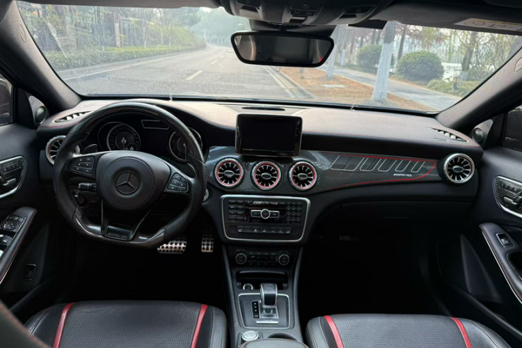 奔驰GLA AMG 2015款 AMG GLA 45 4MATIC中控内饰7010