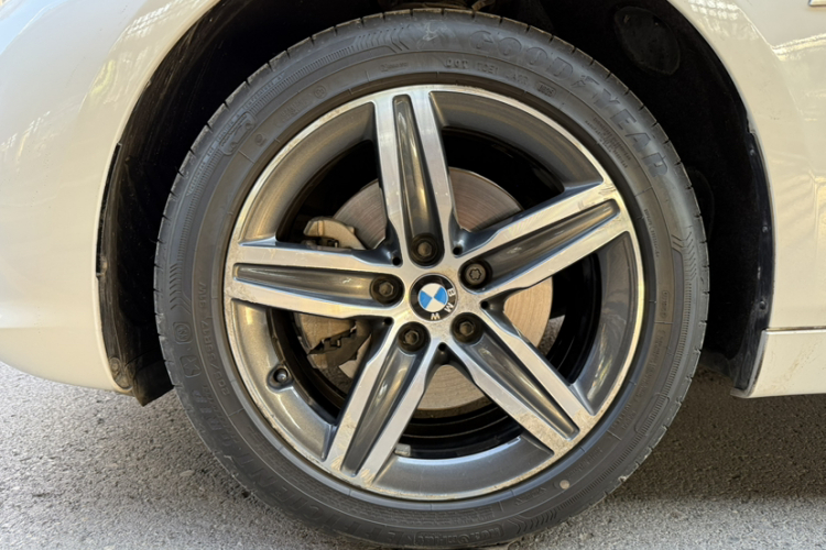 宝马2系旅行车 2016款 218i 运动设计套装车身外观6007