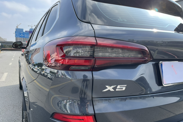 宝马X5(进口) 2022款 xDrive30i M运动套装局部细节9008