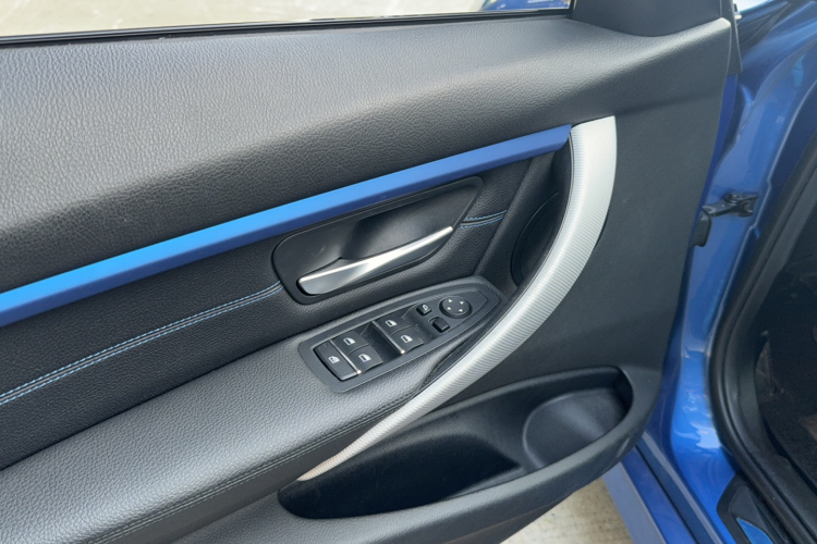 宝马3系 2018款 320i M运动套装中控内饰7002