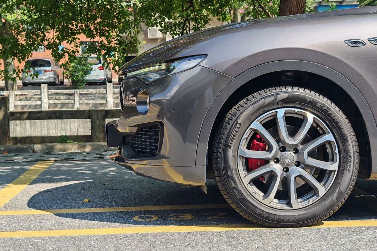 玛莎拉蒂 Levante 2018款 3.0T 标准版车身外观6006