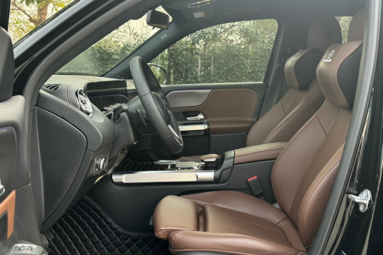 奔驰GLB 2023款 GLB 220 动感型中控内饰7002