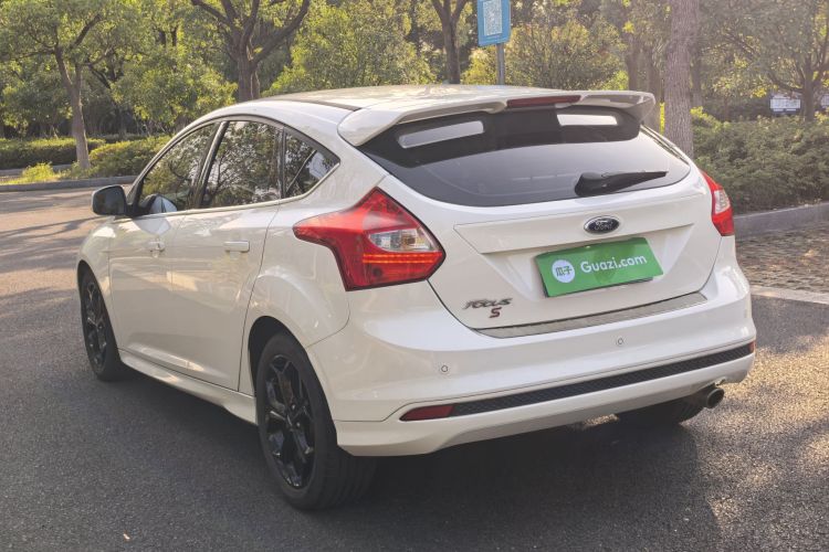 福特 福克斯 2012款 两厢 2.0L 自动豪华运动型车身外观6006