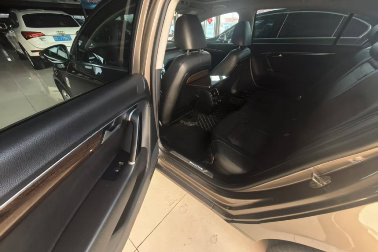 大众 迈腾 2015款 2.0TSI 尊贵型中控内饰7003