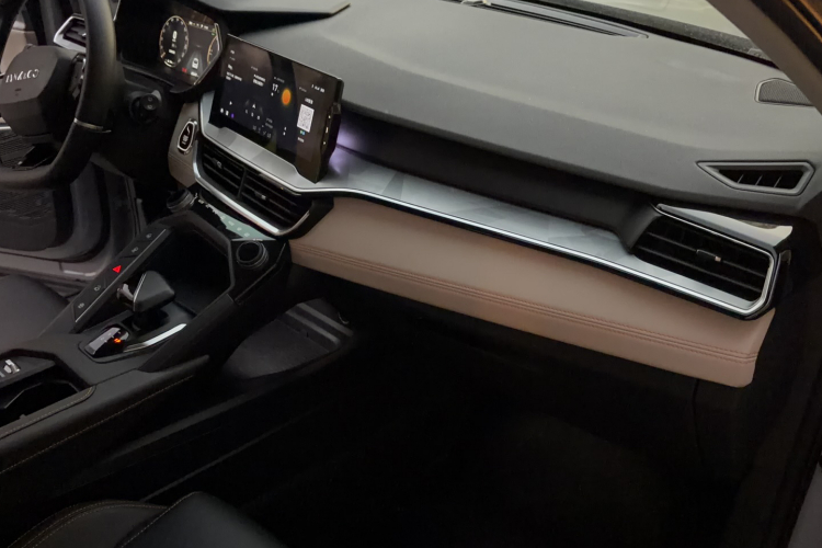 领克06 EM-P 2022款 PHEV 84KM续航版 Pro中控内饰7006