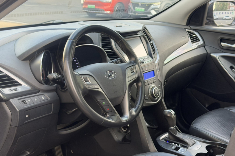 现代 胜达 2013款 2.4L 自动两驱智能型中控内饰7006