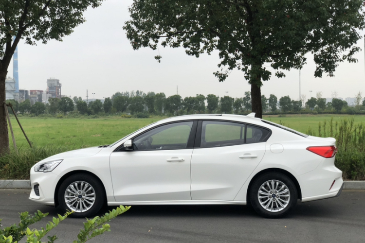 福特 福克斯 2020款 三厢 EcoBoost 180 自动锋潮型车身外观6003