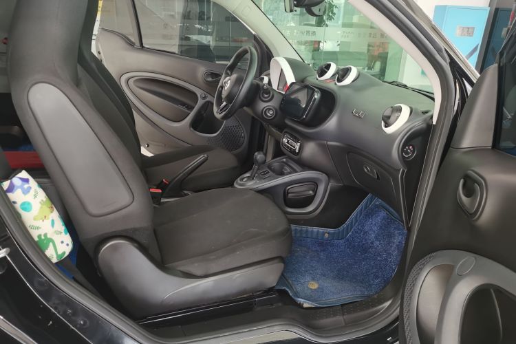 smart fortwo 2018款 1.0L 52千瓦硬顶灵动版 国V中控内饰7007