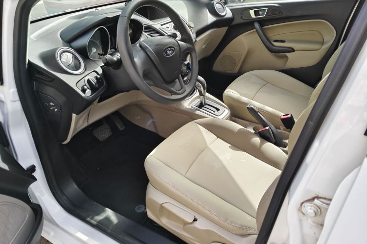 福特 嘉年华 2013款 三厢 1.5L 自动品尚型中控内饰7001