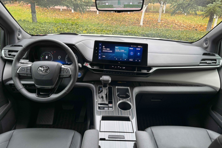 丰田 格瑞维亚 2023款 2.5L混动 旗舰VIP版中控内饰7003