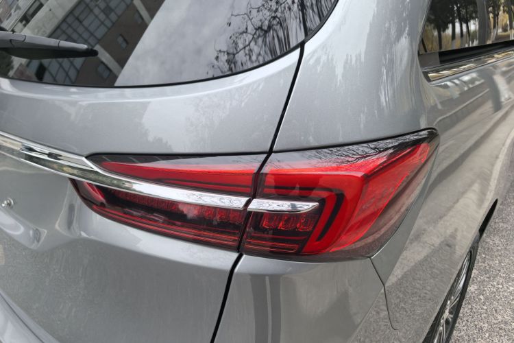 别克GL8 2023款 陆上公务舱 652T 豪华型车身外观6008