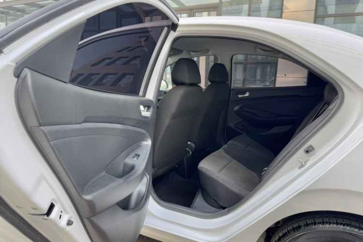 现代 瑞纳 2020款 1.4L 手动GL焕新版中控内饰7009