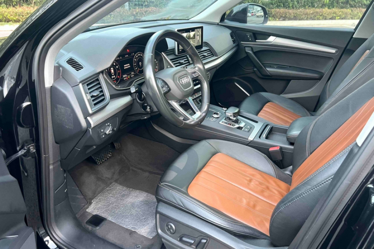 奥迪Q5L 2020款 45 TFSI 尊享时尚型中控内饰7003