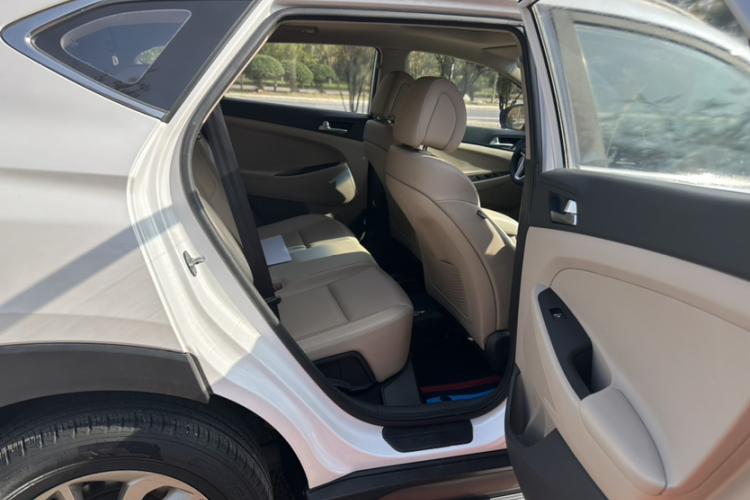 现代 途胜 2015款 1.6T 双离合两驱智能型中控内饰7001