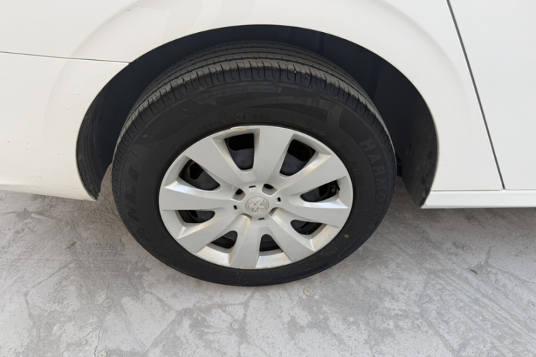 标致301 2017款 1.6L 自动舒适版车身外观6008