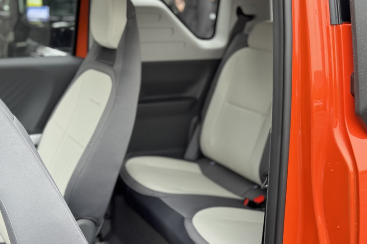 吉利银河 2025款 210km 熊猫骑士中控内饰7004