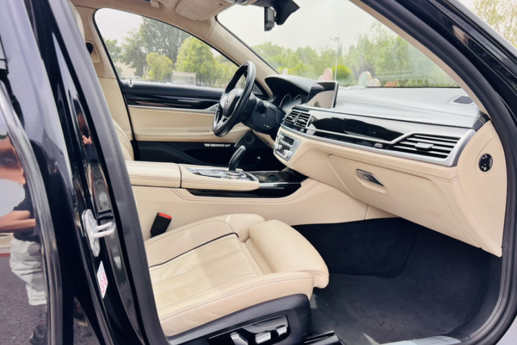 宝马7系 2017款 740Li xDrive 豪华型中控内饰7008