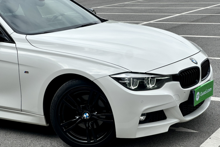 宝马3系 2019款 320i M运动曜夜版车身外观6010