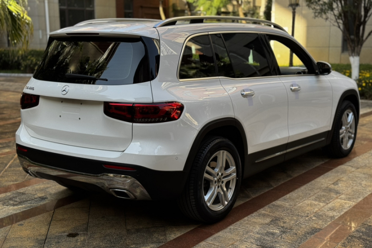 奔驰GLB 2023款 GLB 220 动感型车身外观6003