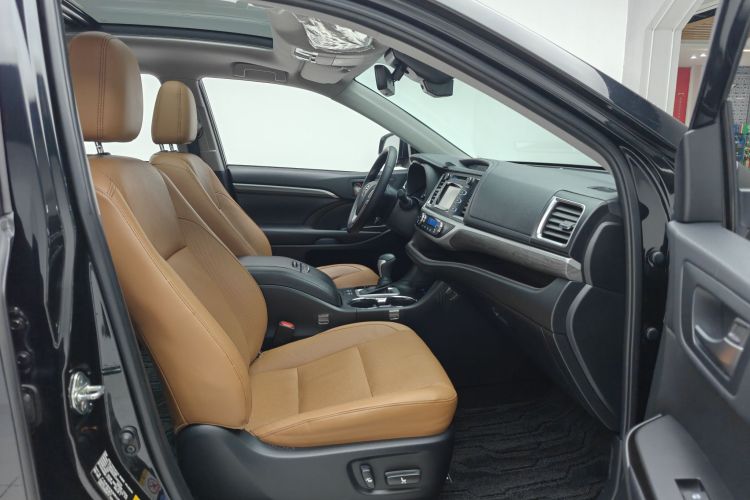 丰田 汉兰达 2018款 2.0T 四驱骑士版 7座 国VI局部细节41