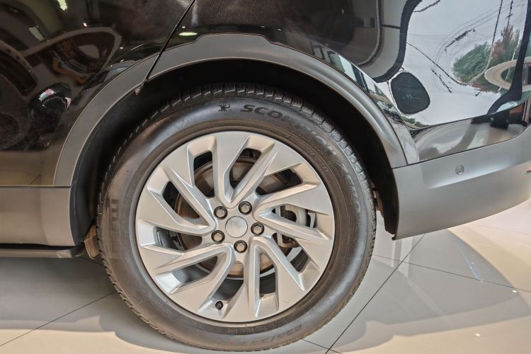 路虎 发现 2023款 300PS S车身外观6008