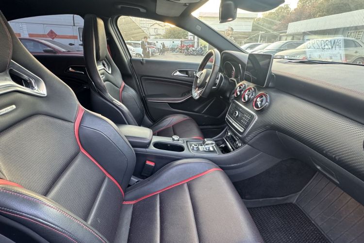 奔驰A级AMG(进口) 2017款 改款 AMG A 45 4MATIC中控内饰7001