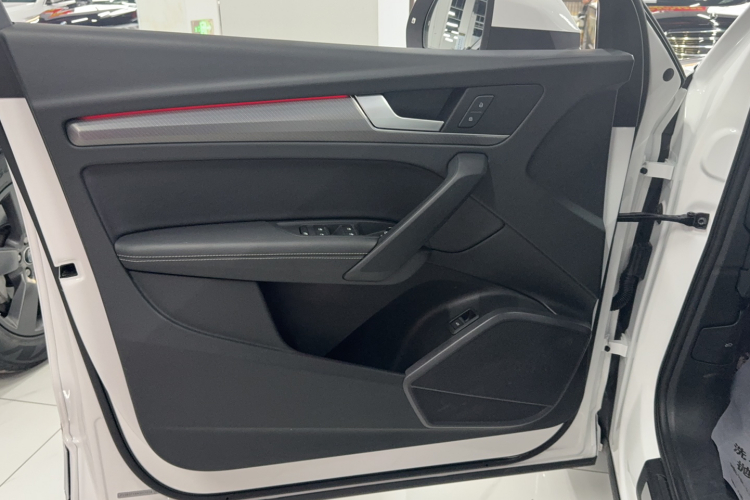 奥迪Q5L 2022款 40T 豪华动感型中控内饰7003