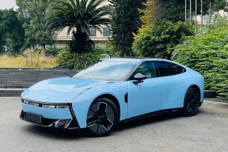 小鹏P7 2025款 702 长续航 Ultra